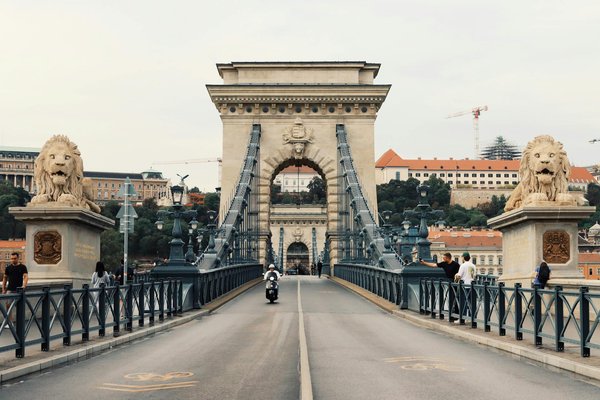 Kiwi.com : le comparateur de vols qui optimise vos voyages